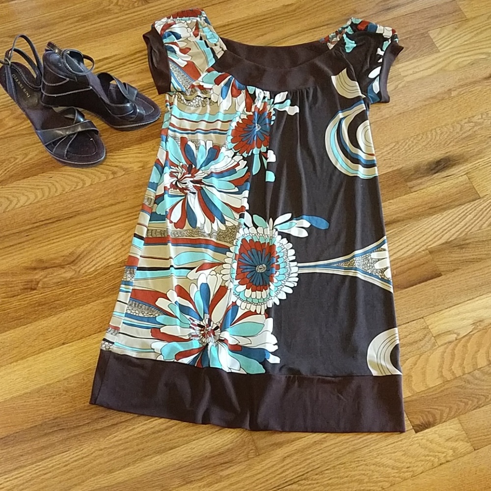 Super fun, A-line, floral print dress! 👗